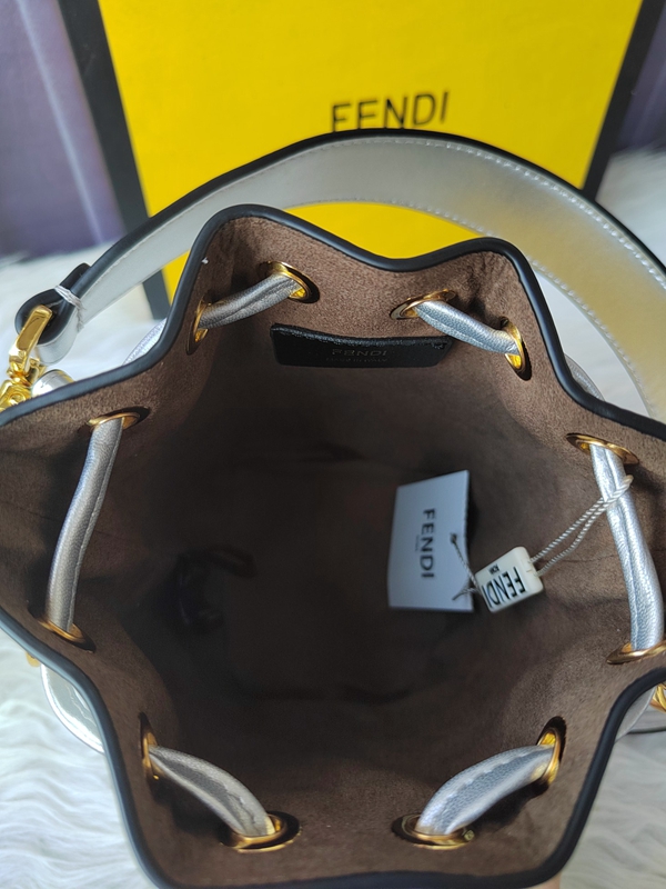 スーパーコピーブランドバッグ着用イメージ